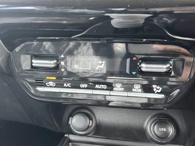 スズキ フロンクス 静岡県 2024(令6)年 0.1千km パールⅡ 純正メモリナビ/・CD/・DVD/・フルセグＴＶ/・Bluetooth/・HDMI/・USB/・AM/・FM/主要装備/・衝突軽減/・レーンキープ/・追従クルコン/・コーナーセンサー前後/・全方位カメラ/・BSM/・ワイヤレス充電/・HUD/・パドルシフト/・ステリモ/・レザーシート/・シートヒーターD/N席/・電動パーキングブレーキ/・オートホールド/・LEDヘッドライト/・オートハイビーム/・フォグランプ