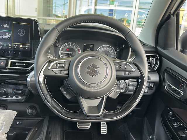 スズキ フロンクス 静岡県 2024(令6)年 0.1千km パールⅡ 純正メモリナビ/・CD/・DVD/・フルセグＴＶ/・Bluetooth/・HDMI/・USB/・AM/・FM/主要装備/・衝突軽減/・レーンキープ/・追従クルコン/・コーナーセンサー前後/・全方位カメラ/・BSM/・ワイヤレス充電/・HUD/・パドルシフト/・ステリモ/・レザーシート/・シートヒーターD/N席/・電動パーキングブレーキ/・オートホールド/・LEDヘッドライト/・オートハイビーム/・フォグランプ