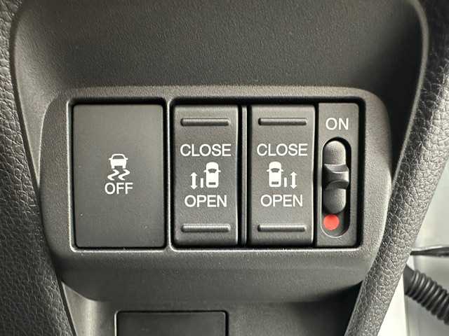 ホンダ フリード ハイブリット e:HEV クロスター 兵庫県 2025(令7)年 0.1千km プラチナホワイトパール 登録済未使用車/純正メモリナビ（BT・USB・フルセグ・appleCarplay・AndroidAuto）/バックカメラ/両側パワースライドドア/純正Aw15インチ/ハーフレザーシート/シートヒーター（D/N席）/プッシュスタート/スマートキー×2/オートライト/LEDヘッドランプ/ＬＥＤフォグランプ/コーナーセンサー前後/ルーフレール/ＡＣＣ/ＬＫＡ/ＰＣＳ/ＢＳＭ