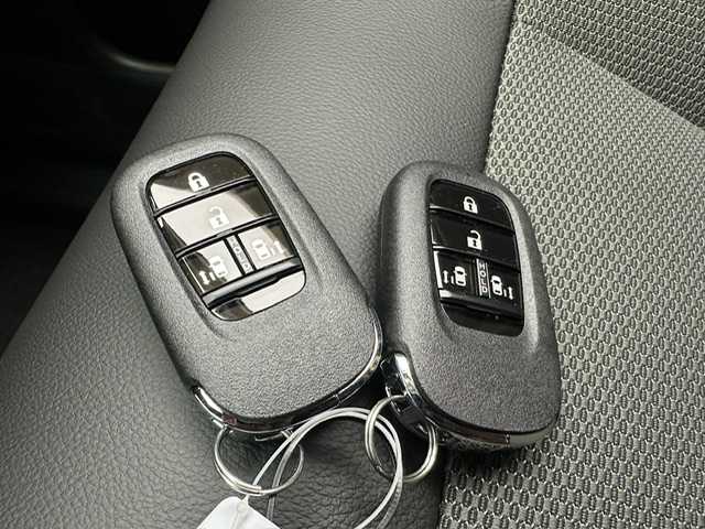 ホンダ フリード ハイブリット e:HEV クロスター 兵庫県 2025(令7)年 0.1千km プラチナホワイトパール 登録済未使用車/純正メモリナビ（BT・USB・フルセグ・appleCarplay・AndroidAuto）/バックカメラ/両側パワースライドドア/純正Aw15インチ/ハーフレザーシート/シートヒーター（D/N席）/プッシュスタート/スマートキー×2/オートライト/LEDヘッドランプ/ＬＥＤフォグランプ/コーナーセンサー前後/ルーフレール/ＡＣＣ/ＬＫＡ/ＰＣＳ/ＢＳＭ