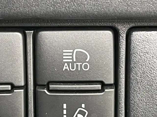 トヨタ エスクァイア Gi 東京都 2016(平28)年 4.6万km ホワイトパールクリスタルシャイン 純正ナビ　/Ｂｌｕｅｔｏｏｔｈ　/フルセグＴＶ　/バックカメラ　/シートヒーター　/クルーズコントロールシステム　/両側電動スライドドア　/サイドバイザー　/ＥＴＣ　/純正フロアマット　/純正アルミホイール　/純正ＬＥＤ/ABS/横滑り防止装置/レーンアシスト/オートライト/衝突被害軽減システム