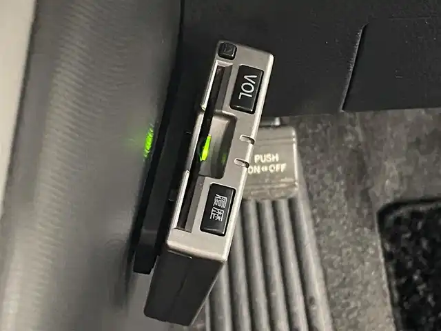 トヨタ エスクァイア Gi 東京都 2016(平28)年 4.6万km ホワイトパールクリスタルシャイン 純正ナビ　/Ｂｌｕｅｔｏｏｔｈ　/フルセグＴＶ　/バックカメラ　/シートヒーター　/クルーズコントロールシステム　/両側電動スライドドア　/サイドバイザー　/ＥＴＣ　/純正フロアマット　/純正アルミホイール　/純正ＬＥＤ/ABS/横滑り防止装置/レーンアシスト/オートライト/衝突被害軽減システム