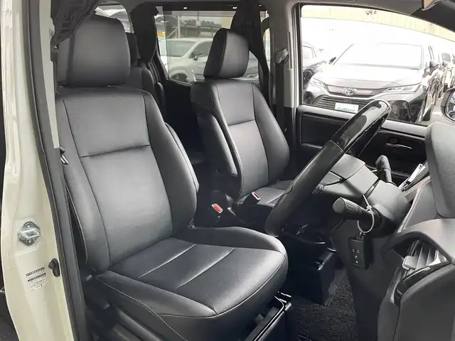 トヨタ エスクァイア Gi 東京都 2016(平28)年 4.6万km ホワイトパールクリスタルシャイン 純正ナビ　/Ｂｌｕｅｔｏｏｔｈ　/フルセグＴＶ　/バックカメラ　/シートヒーター　/クルーズコントロールシステム　/両側電動スライドドア　/サイドバイザー　/ＥＴＣ　/純正フロアマット　/純正アルミホイール　/純正ＬＥＤ/ABS/横滑り防止装置/レーンアシスト/オートライト/衝突被害軽減システム