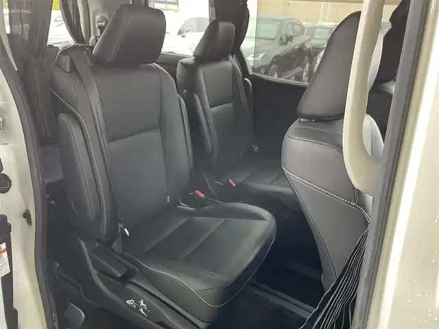 トヨタ エスクァイア Gi 東京都 2016(平28)年 4.6万km ホワイトパールクリスタルシャイン 純正ナビ　/Ｂｌｕｅｔｏｏｔｈ　/フルセグＴＶ　/バックカメラ　/シートヒーター　/クルーズコントロールシステム　/両側電動スライドドア　/サイドバイザー　/ＥＴＣ　/純正フロアマット　/純正アルミホイール　/純正ＬＥＤ/ABS/横滑り防止装置/レーンアシスト/オートライト/衝突被害軽減システム