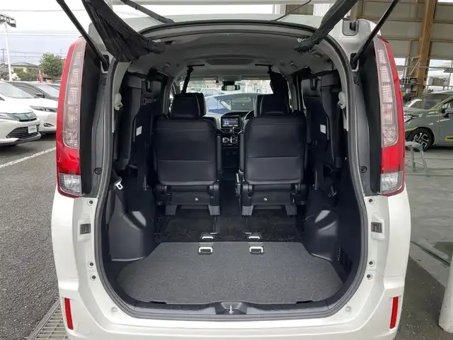 トヨタ エスクァイア Gi 東京都 2016(平28)年 4.6万km ホワイトパールクリスタルシャイン 純正ナビ　/Ｂｌｕｅｔｏｏｔｈ　/フルセグＴＶ　/バックカメラ　/シートヒーター　/クルーズコントロールシステム　/両側電動スライドドア　/サイドバイザー　/ＥＴＣ　/純正フロアマット　/純正アルミホイール　/純正ＬＥＤ/ABS/横滑り防止装置/レーンアシスト/オートライト/衝突被害軽減システム