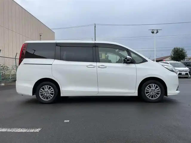 トヨタ エスクァイア Gi 東京都 2016(平28)年 4.6万km ホワイトパールクリスタルシャイン 純正ナビ　/Ｂｌｕｅｔｏｏｔｈ　/フルセグＴＶ　/バックカメラ　/シートヒーター　/クルーズコントロールシステム　/両側電動スライドドア　/サイドバイザー　/ＥＴＣ　/純正フロアマット　/純正アルミホイール　/純正ＬＥＤ/ABS/横滑り防止装置/レーンアシスト/オートライト/衝突被害軽減システム