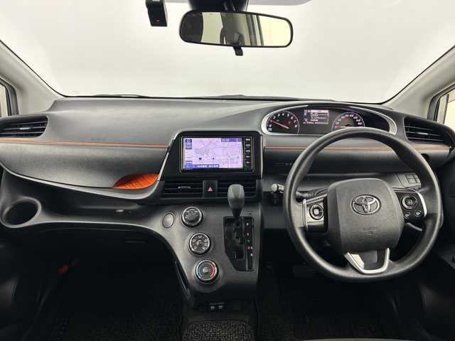 トヨタ シエンタ ファンベースX 埼玉県 2020(令2)年 4.8万km シルバーM 純正ナビ　NSCN-W68/(Bluetooth/CD/AM/FM)/地デジワンセグ/バックカメラ/前方ドライブレコーダー/ビルトインETC/オートマチックハイビーム/衝突軽減ブレーキ/車線逸脱警報/先行車発進お知らせ機能/クリアランスソナー/リヤシートリマインダー/アイドリングストップ/ウィンカーミラー/片側パワースライドドア/ステアリングリモコン/純正フロアマット/純正ドアバイザー