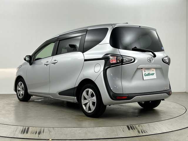 トヨタ シエンタ ファンベースX 埼玉県 2020(令2)年 4.8万km シルバーM 純正ナビ　NSCN-W68/(Bluetooth/CD/AM/FM)/地デジワンセグ/バックカメラ/前方ドライブレコーダー/ビルトインETC/オートマチックハイビーム/衝突軽減ブレーキ/車線逸脱警報/先行車発進お知らせ機能/クリアランスソナー/リヤシートリマインダー/アイドリングストップ/ウィンカーミラー/片側パワースライドドア/ステアリングリモコン/純正フロアマット/純正ドアバイザー