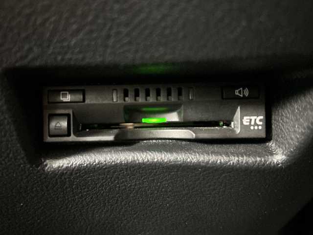 トヨタ シエンタ ファンベースX 埼玉県 2020(令2)年 4.8万km シルバーM 純正ナビ　NSCN-W68/(Bluetooth/CD/AM/FM)/地デジワンセグ/バックカメラ/前方ドライブレコーダー/ビルトインETC/オートマチックハイビーム/衝突軽減ブレーキ/車線逸脱警報/先行車発進お知らせ機能/クリアランスソナー/リヤシートリマインダー/アイドリングストップ/ウィンカーミラー/片側パワースライドドア/ステアリングリモコン/純正フロアマット/純正ドアバイザー