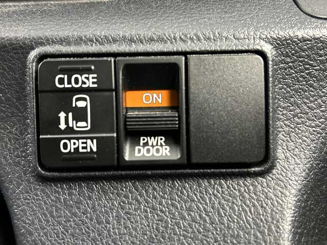 トヨタ シエンタ ファンベースX 埼玉県 2020(令2)年 4.8万km シルバーM 純正ナビ　NSCN-W68/(Bluetooth/CD/AM/FM)/地デジワンセグ/バックカメラ/前方ドライブレコーダー/ビルトインETC/オートマチックハイビーム/衝突軽減ブレーキ/車線逸脱警報/先行車発進お知らせ機能/クリアランスソナー/リヤシートリマインダー/アイドリングストップ/ウィンカーミラー/片側パワースライドドア/ステアリングリモコン/純正フロアマット/純正ドアバイザー