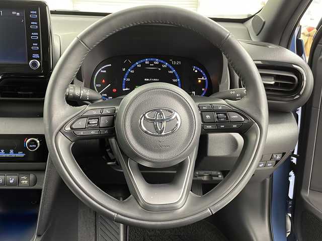 トヨタ ヤリスクロス ハイブリッド Z 道央・札幌 2023(令5)年 2.6万km グレイッシュブルー ・4WD/・純正ディスプレイオーディオ&USB&BT/・アダプティブクルーズコントロール/・レーントレーシングアシスト/・プリクラッシュセーフティ/・クリアランスソナー/・パーキングサポートブレーキ/・ロードサインアシスト/・ハーフレザーシート/・前席シートヒーター/・ステアリングスイッチ/・ステアリングヒーター/・バックカメラ/・ビルトインETC/・LEDヘッドライト/・オートライト/・オートマチックハイビーム/・電動格納ミラー/・ウィンカーミラー/・電動ホールド/・純正18インチAW装着/・純正フロアマット/・プッシュスタート/・スマートキー1本