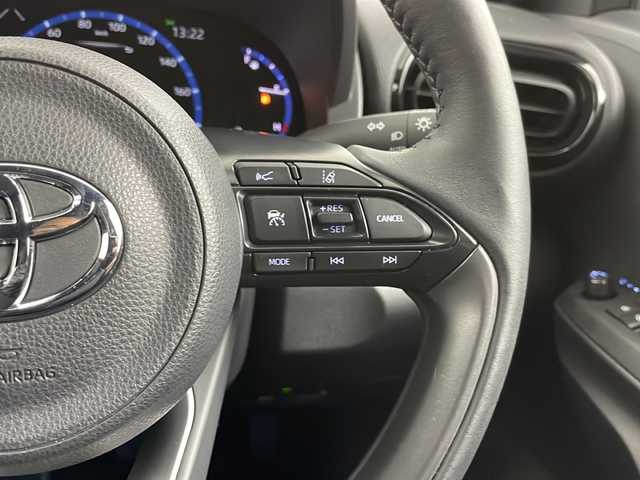 トヨタ ヤリスクロス ハイブリッド Z 道央・札幌 2023(令5)年 2.6万km グレイッシュブルー ・4WD/・純正ディスプレイオーディオ&USB&BT/・アダプティブクルーズコントロール/・レーントレーシングアシスト/・プリクラッシュセーフティ/・クリアランスソナー/・パーキングサポートブレーキ/・ロードサインアシスト/・ハーフレザーシート/・前席シートヒーター/・ステアリングスイッチ/・ステアリングヒーター/・バックカメラ/・ビルトインETC/・LEDヘッドライト/・オートライト/・オートマチックハイビーム/・電動格納ミラー/・ウィンカーミラー/・電動ホールド/・純正18インチAW装着/・純正フロアマット/・プッシュスタート/・スマートキー1本