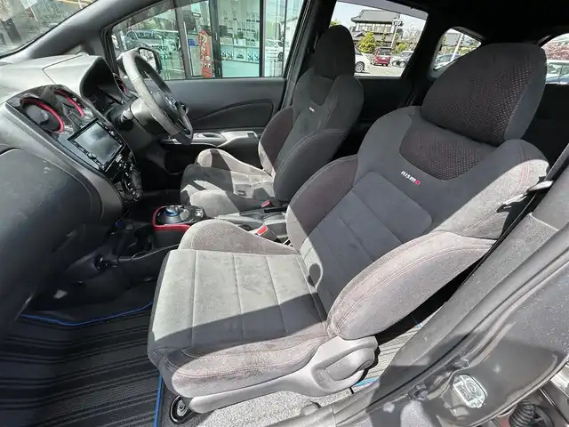 日産 ノート e－パワー ニスモ ブラックLTD 栃木県 2020(令2)年 1万km ダークメタルグレー/スーパーブラック2トーン 純正ナビ/CD・DVD再生/Bluetooth Audio/ステアリングスイッチ/アラウンドビューモニター/エマージェンシーブレーキ/レーダークルーズコントロール/レーンディパーチャーアラート /インテリジェントキー/プッシュスタート /デジタルインナーミラー/LEDヘッドライト/オートライト /ETC/純正16インチアルミ