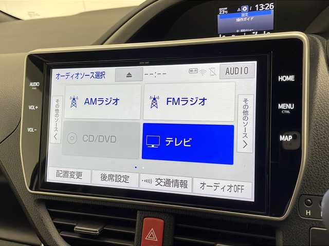 トヨタ ヴォクシー ZS 煌Ⅱ 宮崎県 2019(令1)年 4万km ホワイトパールクリスタルシャイン 禁煙車/トヨタセーフティセンス/純正10型ナビTV/（NSZN-Z68T/CD/DVD/Bluetooth/フルセグTV)/純正12.1型リアフリップダウンモニター/（V12T-R68C）/純正バックカメラ/純正ビルトインETC/純正ドライブレコーダー/純正LEDオートライト/純正LEDフォグ/純正エアロ/純正ルーフエンドスポイラー/純正16インチアルミ/純正フロアマット/両側電動スライドドア/プリクラッシュセーフティ/レーンディパーチャーアラート/オートマチックハイビーム/クリアランスソナー/クルーズコントロール/Wオートエアコン/本革巻ハンドル/オート電動格納ミラー/スマートキー/プッシュエンジンスタート/新車時保証書/取扱い説明書