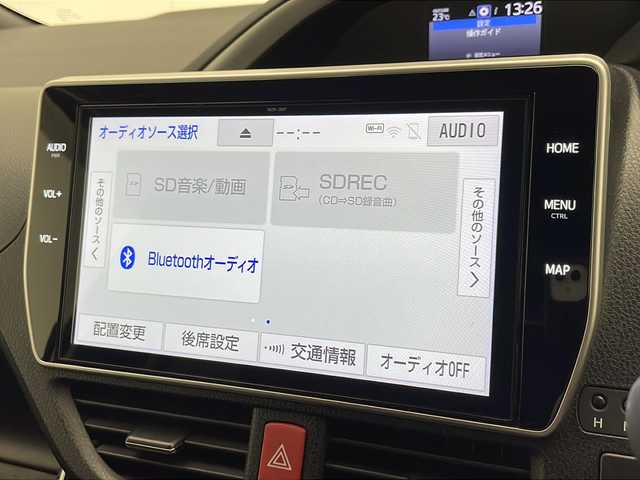 トヨタ ヴォクシー ZS 煌Ⅱ 宮崎県 2019(令1)年 4万km ホワイトパールクリスタルシャイン 禁煙車/トヨタセーフティセンス/純正10型ナビTV/（NSZN-Z68T/CD/DVD/Bluetooth/フルセグTV)/純正12.1型リアフリップダウンモニター/（V12T-R68C）/純正バックカメラ/純正ビルトインETC/純正ドライブレコーダー/純正LEDオートライト/純正LEDフォグ/純正エアロ/純正ルーフエンドスポイラー/純正16インチアルミ/純正フロアマット/両側電動スライドドア/プリクラッシュセーフティ/レーンディパーチャーアラート/オートマチックハイビーム/クリアランスソナー/クルーズコントロール/Wオートエアコン/本革巻ハンドル/オート電動格納ミラー/スマートキー/プッシュエンジンスタート/新車時保証書/取扱い説明書