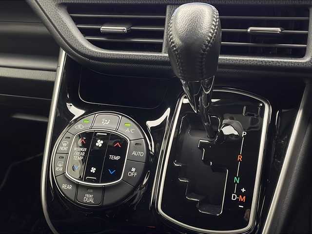 トヨタ ヴォクシー ZS 煌Ⅱ 宮崎県 2019(令1)年 4万km ホワイトパールクリスタルシャイン 禁煙車/トヨタセーフティセンス/純正10型ナビTV/（NSZN-Z68T/CD/DVD/Bluetooth/フルセグTV)/純正12.1型リアフリップダウンモニター/（V12T-R68C）/純正バックカメラ/純正ビルトインETC/純正ドライブレコーダー/純正LEDオートライト/純正LEDフォグ/純正エアロ/純正ルーフエンドスポイラー/純正16インチアルミ/純正フロアマット/両側電動スライドドア/プリクラッシュセーフティ/レーンディパーチャーアラート/オートマチックハイビーム/クリアランスソナー/クルーズコントロール/Wオートエアコン/本革巻ハンドル/オート電動格納ミラー/スマートキー/プッシュエンジンスタート/新車時保証書/取扱い説明書