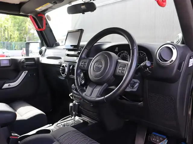 クライスラー・ジープ ジープ ラングラー アンリミテッド サハラ 長野県 2012(平24)年 9.2万km ブラックフォレストグリーン タイガーオートオリジナルバンパー　/１ｉｎｃリフトアップ　/ナンバー移設　/社外ナビ　/バック／サイドカメラ　/クルーズコントロール　/Ｍｕｄ－Ｔｅｒｒａｉｎタイヤ　/ＬＥＸＸＥＬ２０ＡＷ　/ＬＥＤライト