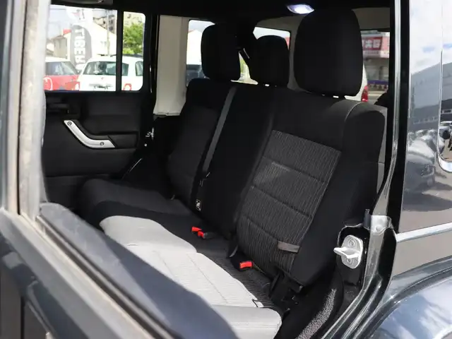 クライスラー・ジープ ジープ ラングラー アンリミテッド サハラ 長野県 2012(平24)年 9.2万km ブラックフォレストグリーン タイガーオートオリジナルバンパー　/１ｉｎｃリフトアップ　/ナンバー移設　/社外ナビ　/バック／サイドカメラ　/クルーズコントロール　/Ｍｕｄ－Ｔｅｒｒａｉｎタイヤ　/ＬＥＸＸＥＬ２０ＡＷ　/ＬＥＤライト