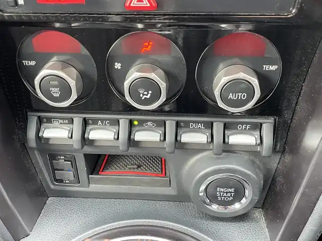 トヨタ ８６ GT ソーラーオレンジLTD 群馬県 2017(平29)年 4.2万km オレンジ 6MT車/専用ボディ色ソーラーオレンジ（NBB）/社外ディスプレイオーディオ/TRDハイレスポンスマフラー/TRDリアウィンドウルーバー/リアスポイラー/bremboブレーキキャリパー/純正OP17インチアルミホイール/シートヒーター/LEDヘッドランプ/ドライブレコーダー/クルーズコントロール/プッシュスタート/ブラックドアミラー