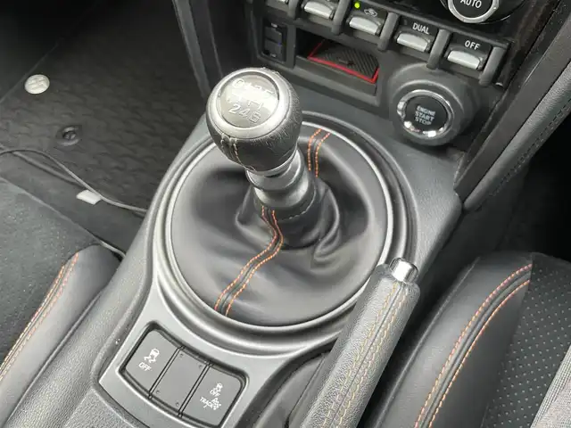 トヨタ ８６ GT ソーラーオレンジLTD 群馬県 2017(平29)年 4.2万km オレンジ 6MT車/専用ボディ色ソーラーオレンジ（NBB）/社外ディスプレイオーディオ/TRDハイレスポンスマフラー/TRDリアウィンドウルーバー/リアスポイラー/bremboブレーキキャリパー/純正OP17インチアルミホイール/シートヒーター/LEDヘッドランプ/ドライブレコーダー/クルーズコントロール/プッシュスタート/ブラックドアミラー