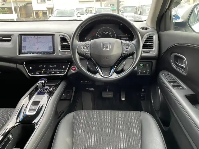 ホンダ ヴェゼル ハイブリッド Z ホンダセンシング 静岡県 2016(平28)年 5.4万km ホワイトオーキッドパール 純正メモリナビ・フルセグTV/DVD/CD/USB/SD/Bluetooth/バックカメラ/純正17インチアルミホイール/HONDA SENSING/・アダプティブクルーズコントロール（ACC）/・衝突軽減ブレーキ（CMBS）/・車線維持支援システム（LKAS）/・誤発進抑制機能/・先行車発進お知らせ機能/・オートハイビーム/4WD/ハーフレザーシート/シートヒーター/LEDライト/ビルトインETC/スマートキー/プッシュスタート/新車時保証書/取扱説明書