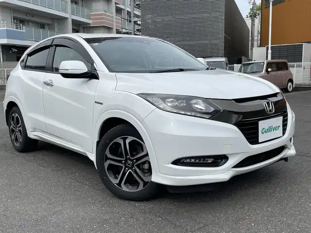 ホンダ ヴェゼル ハイブリッド Z ホンダセンシング 静岡県 2016(平28)年 5.4万km ホワイトオーキッドパール 純正メモリナビ・フルセグTV/DVD/CD/USB/SD/Bluetooth/バックカメラ/純正17インチアルミホイール/HONDA SENSING/・アダプティブクルーズコントロール（ACC）/・衝突軽減ブレーキ（CMBS）/・車線維持支援システム（LKAS）/・誤発進抑制機能/・先行車発進お知らせ機能/・オートハイビーム/4WD/ハーフレザーシート/シートヒーター/LEDライト/ビルトインETC/スマートキー/プッシュスタート/新車時保証書/取扱説明書