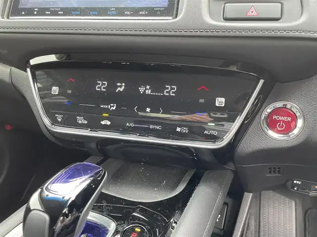 ホンダ ヴェゼル ハイブリッド Z ホンダセンシング 静岡県 2016(平28)年 5.4万km ホワイトオーキッドパール 純正メモリナビ・フルセグTV/DVD/CD/USB/SD/Bluetooth/バックカメラ/純正17インチアルミホイール/HONDA SENSING/・アダプティブクルーズコントロール（ACC）/・衝突軽減ブレーキ（CMBS）/・車線維持支援システム（LKAS）/・誤発進抑制機能/・先行車発進お知らせ機能/・オートハイビーム/4WD/ハーフレザーシート/シートヒーター/LEDライト/ビルトインETC/スマートキー/プッシュスタート/新車時保証書/取扱説明書