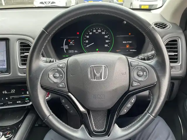 ホンダ ヴェゼル ハイブリッド Z ホンダセンシング 静岡県 2016(平28)年 5.4万km ホワイトオーキッドパール 純正メモリナビ・フルセグTV/DVD/CD/USB/SD/Bluetooth/バックカメラ/純正17インチアルミホイール/HONDA SENSING/・アダプティブクルーズコントロール（ACC）/・衝突軽減ブレーキ（CMBS）/・車線維持支援システム（LKAS）/・誤発進抑制機能/・先行車発進お知らせ機能/・オートハイビーム/4WD/ハーフレザーシート/シートヒーター/LEDライト/ビルトインETC/スマートキー/プッシュスタート/新車時保証書/取扱説明書