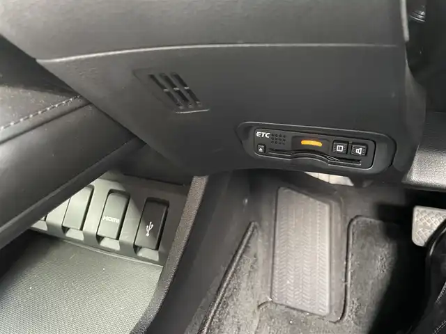 ホンダ ヴェゼル ハイブリッド Z ホンダセンシング 静岡県 2016(平28)年 5.4万km ホワイトオーキッドパール 純正メモリナビ・フルセグTV/DVD/CD/USB/SD/Bluetooth/バックカメラ/純正17インチアルミホイール/HONDA SENSING/・アダプティブクルーズコントロール（ACC）/・衝突軽減ブレーキ（CMBS）/・車線維持支援システム（LKAS）/・誤発進抑制機能/・先行車発進お知らせ機能/・オートハイビーム/4WD/ハーフレザーシート/シートヒーター/LEDライト/ビルトインETC/スマートキー/プッシュスタート/新車時保証書/取扱説明書