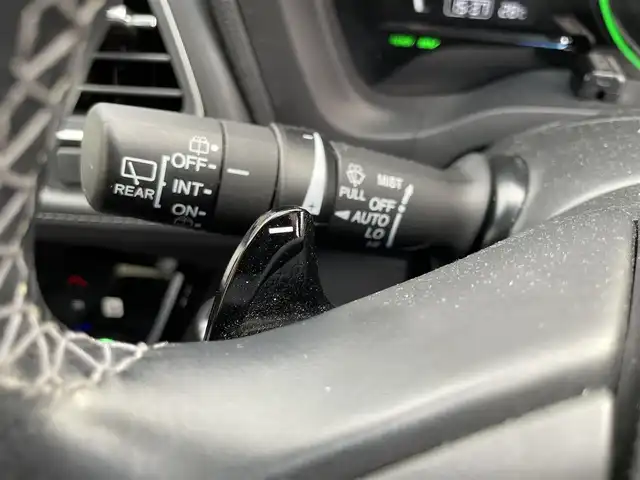 ホンダ ヴェゼル ハイブリッド Z ホンダセンシング 静岡県 2016(平28)年 5.4万km ホワイトオーキッドパール 純正メモリナビ・フルセグTV/DVD/CD/USB/SD/Bluetooth/バックカメラ/純正17インチアルミホイール/HONDA SENSING/・アダプティブクルーズコントロール（ACC）/・衝突軽減ブレーキ（CMBS）/・車線維持支援システム（LKAS）/・誤発進抑制機能/・先行車発進お知らせ機能/・オートハイビーム/4WD/ハーフレザーシート/シートヒーター/LEDライト/ビルトインETC/スマートキー/プッシュスタート/新車時保証書/取扱説明書