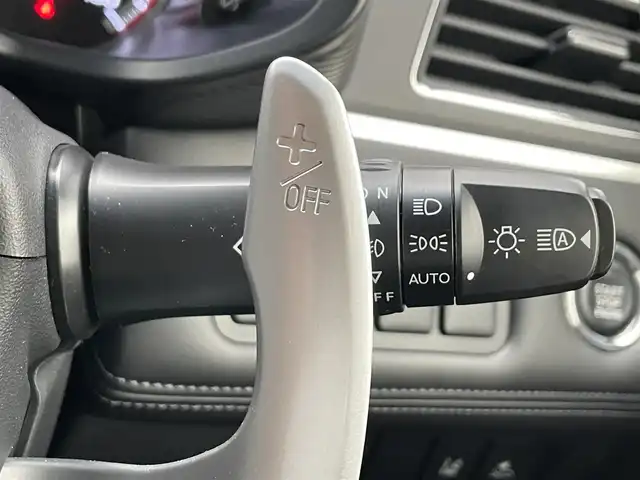 三菱 デリカＤ：５ アーバンギア Pエディション 滋賀県 2021(令3)年 0.7万km ウォームホワイトパール 純正ナビ/（Bluetooth／CD／DVD／USB／AUX／HDMI／iPod／フルセグTV）/アラウンドビューモニター/純正後席モニター/ビルトインETC/前方ドライブレコーダー/アダプティブクルーズコントロール/ブラインドスポットモニター/運転席側パワーシート/前席シートヒーター/ステアリングヒーター/パドルシフト/両側パワースライドドア/パワーバックドア/オートブレーキホールド/衝突被害軽減ブレーキ/AUTO STEP/アイドリングストップ/レーンキープアシスト/LEDヘッドライト/オートライト/オートマチックハイビーム/純正アルミホイール/純正フロアマット/プッシュスタート/スマートキー/ステアリングリモコン