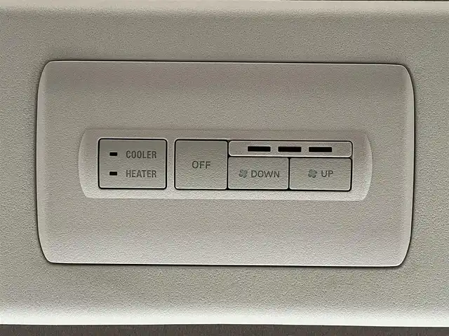 三菱 デリカＤ：５ アーバンギア Pエディション 滋賀県 2021(令3)年 0.7万km ウォームホワイトパール 純正ナビ/（Bluetooth／CD／DVD／USB／AUX／HDMI／iPod／フルセグTV）/アラウンドビューモニター/純正後席モニター/ビルトインETC/前方ドライブレコーダー/アダプティブクルーズコントロール/ブラインドスポットモニター/運転席側パワーシート/前席シートヒーター/ステアリングヒーター/パドルシフト/両側パワースライドドア/パワーバックドア/オートブレーキホールド/衝突被害軽減ブレーキ/AUTO STEP/アイドリングストップ/レーンキープアシスト/LEDヘッドライト/オートライト/オートマチックハイビーム/純正アルミホイール/純正フロアマット/プッシュスタート/スマートキー/ステアリングリモコン