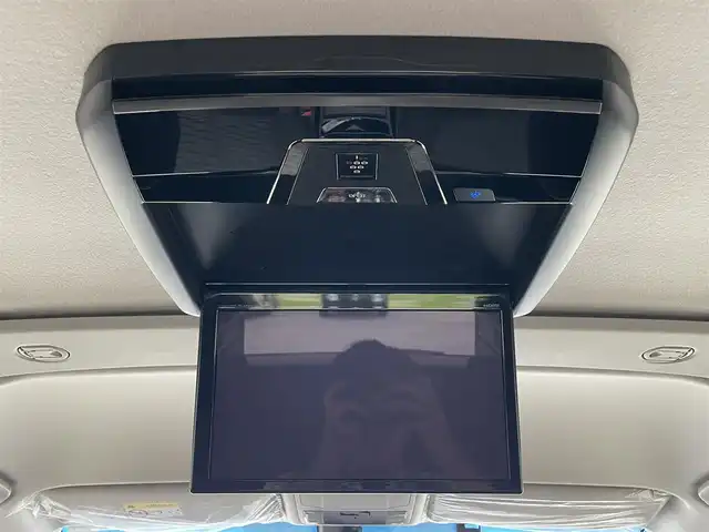 三菱 デリカＤ：５ アーバンギア Pエディション 滋賀県 2021(令3)年 0.7万km ウォームホワイトパール 純正ナビ/（Bluetooth／CD／DVD／USB／AUX／HDMI／iPod／フルセグTV）/アラウンドビューモニター/純正後席モニター/ビルトインETC/前方ドライブレコーダー/アダプティブクルーズコントロール/ブラインドスポットモニター/運転席側パワーシート/前席シートヒーター/ステアリングヒーター/パドルシフト/両側パワースライドドア/パワーバックドア/オートブレーキホールド/衝突被害軽減ブレーキ/AUTO STEP/アイドリングストップ/レーンキープアシスト/LEDヘッドライト/オートライト/オートマチックハイビーム/純正アルミホイール/純正フロアマット/プッシュスタート/スマートキー/ステアリングリモコン