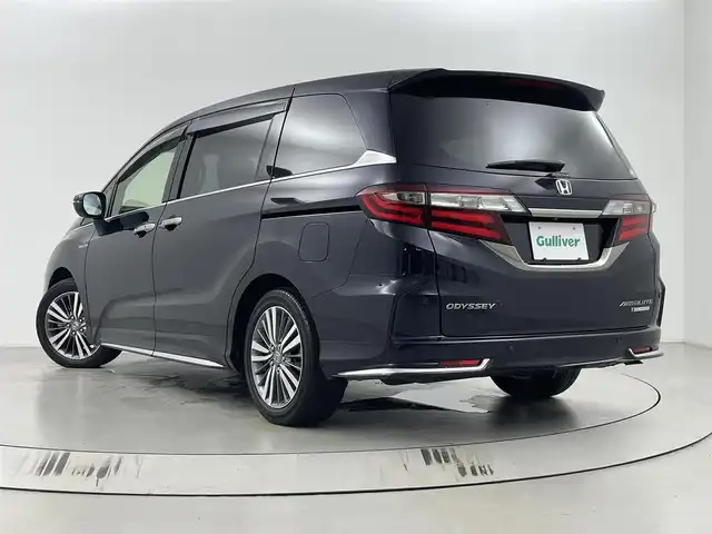ホンダ オデッセイ ハイブリッド アブソルート・EXホンダセンジング 埼玉県 2018(平30)年 3.1万km プレミアムヴィーナスブラックP 純正9インチナビ　VXM-187VFNi/(Bluetooth/USB/CD/DVD/AM/FM)/地デジフルセグ/バックカメラ/ETC2.0/Honda SENSING/・衝突軽減ブレーキ/・誤発進抑制機能/・路外逸脱抑制機能/・アダプティブ・クルーズ・コントロール/・先行車発進お知らせ機能/・標識認識機能/ブラインドスポットモニター/前席シートヒーター/電子パーキングシステム/ブレーキホールド/プッシュスタート/ステアリングリモコン/両側パワースライドドア/ロールサンシェード/純正フロアマット/純正ドアバイザー/純正17インチアルミホイール