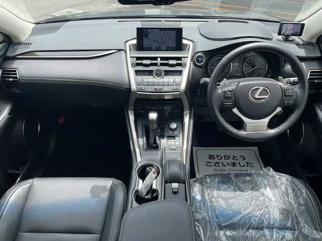 レクサス ＮＸ 300h バージョンL 道東・釧路十勝 2015(平27)年 4.5万km スターライトブラックガラスフレーク