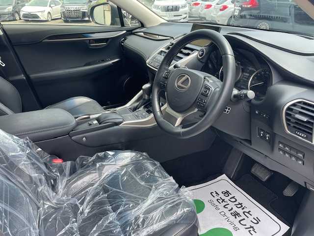 レクサス ＮＸ 300h バージョンL 道東・釧路十勝 2015(平27)年 4.5万km スターライトブラックガラスフレーク