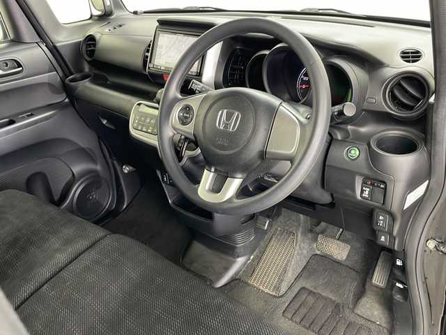 ホンダ Ｎ ＢＯＸ G SSパッケージ 道央・札幌 2017(平29)年 10.5万km クリスタルブラックパール ・４ＷＤ/・社外ＳＤナビ・ＣＤ・ＴＶ・ＵＳＢ・ＡＵＸ/・バックカメラ/・片側パワースライドドア/・シートヒーター（Ｄ／Ｎ席）/・ドアミラーヒーター/・横滑り防止機能/・純正フロアマット/・ビルトインＥＴＣ/・社外エンジンスターター/・ＨＩＤヘッドライト/・スマートキー/・スペアキー/・社外１４インチアルミ/・社外AW付スタッドレスセット積込