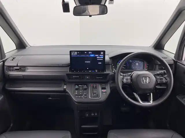 ホンダ ステップワゴン スパーダ eHEV 群馬県 2024(令6)年 0.5万km プラチナホワイトパール 純正１１．４型ナビ　純正１５．６型後席モニター　全周囲カメラ　ダウンサス　ハーフレザーシート　シートヒーター　前後ドラレコ　ＥＴＣ　アダプティブクルーズコントロール　両側電動スライドドア　禁煙車