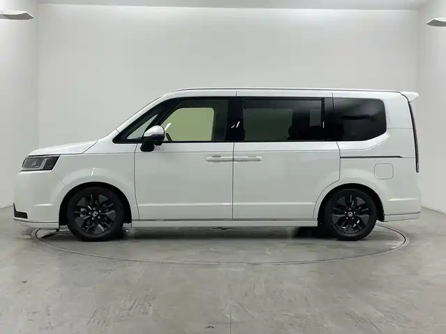 ホンダ ステップワゴン スパーダ eHEV 群馬県 2024(令6)年 0.5万km プラチナホワイトパール 純正１１．４型ナビ　純正１５．６型後席モニター　全周囲カメラ　ダウンサス　ハーフレザーシート　シートヒーター　前後ドラレコ　ＥＴＣ　アダプティブクルーズコントロール　両側電動スライドドア　禁煙車