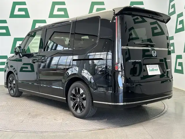 ホンダ ステップワゴン スパーダ eHEV 鹿児島県 2025(令7)年 0.1千km クリスタルブラックパール 登録済未使用車/純正ナビ/(フルセグ/Bluetooth/DVD/CD)/バックカメラ/前席シートヒーター/Honda　SENSING/　・衝突軽減ブレーキ/　・誤発進抑制機能/　・後方誤発進抑制機能/　・歩行者事故低減ステアリング/　・渋滞追従機能付アダプティブクルーズコントロール/　・車線維持支援システム/　・先行車発進お知らせ機能/　・標識認識機能/　・オートハイビーム/ブラインドスポットインフォメーション/パワーテールゲート/電動パーキングブレーキ/ブレーキホールド/本革巻きステアリング/パドルシフト/後席ロールサンシェード/バックテーブル/電動格納ミラー