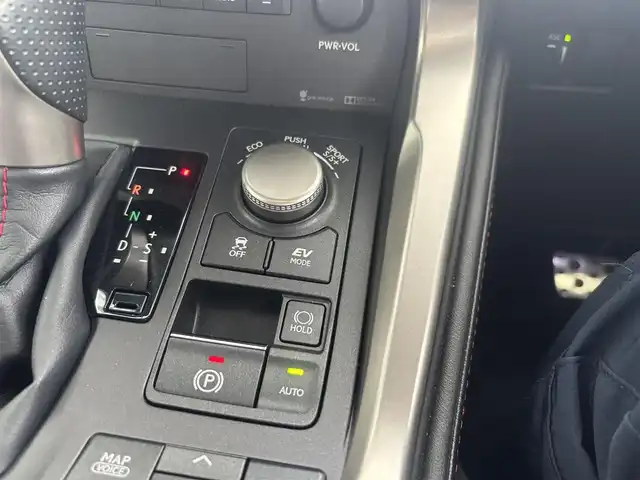 レクサス ＮＸ 300h Fスポーツ 京都府 2014(平26)年 5.1万km ブラック サンルーフ/純正SDナビゲーションシステム/・地デジ/CD/DVD/Bluetooth/USB端子/AUX端子/パドルシフト/バック、サイドカメラ/黒革シート（前席エアーシート/前席シートヒーター）/ハンドルヒーター/前席パワーシート/運転席メモリーシート/角型3眼LEDヘッドランプ/ビルトインETC/純正18インチアルミホイール/記録簿H29、R1、R3、R5有り/保証書/取扱説明書