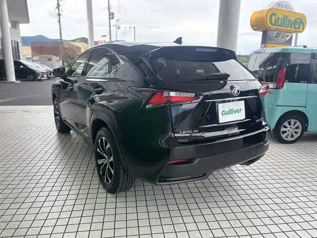 レクサス ＮＸ 300h Fスポーツ 京都府 2014(平26)年 5.1万km ブラック サンルーフ/純正SDナビゲーションシステム/・地デジ/CD/DVD/Bluetooth/USB端子/AUX端子/パドルシフト/バック、サイドカメラ/黒革シート（前席エアーシート/前席シートヒーター）/ハンドルヒーター/前席パワーシート/運転席メモリーシート/角型3眼LEDヘッドランプ/ビルトインETC/純正18インチアルミホイール/記録簿H29、R1、R3、R5有り/保証書/取扱説明書
