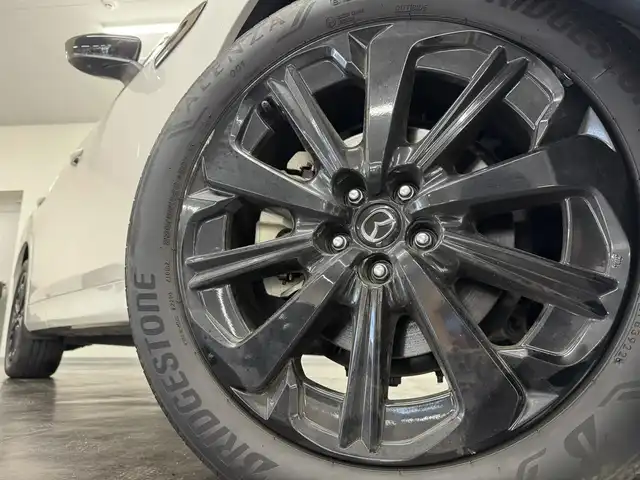 マツダ ＣＸ－６０ XD HV エクスクルーシブスポーツ 三重県 2022(令4)年 2万km ロジウムホワイトプレミアムメタリック ディーゼルターボ・マイルドハイブリッド/4WD/MTモード付8AT/12.3型ナビ/（AM/FM/USB/HDMI/CarPlay/AndroidAuto/Bluetooth/TV）/360ビュー・モニター/ドライブレコーダー前後/ビルトインETC/i-ACTIVSENSE/・スマートブレーキサポート/・レーダークルーズコントロール/・クルージング&トラフィックサポート/・ドライバー異常時対応システム/・ドライバーモニタリング/・レーンキープアシストシステム/・ブラインドスポットモニタリング/・クロストラフィックアラート（前後）/・標識認識/・パーキングセンサー（前後）/など/装備/・ナッパレザーシート（ピュアホワイト）/・シートヒーター（D/N/2nd）/・シートベンチレーション（D/N）/・パワーシート（Dメモリー付10way/N10way）/・電動チルト&テレスコステアリング/・ステアリングヒーター/・HUD/・AC100Vコンセント&USB充電ジャック&ワイヤレス充電/・LEDヘッドライト/・ダウンヒルアシストコントロール/・ハンズフリーパワーリフトゲート/・左右独立オートエアコン/・パドルシフト/・純正20inAW/・保/取/ナビ取/・スマートキーx1/など
