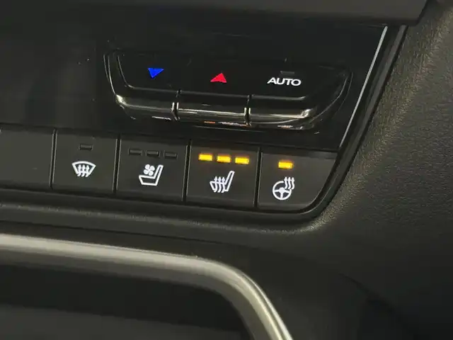 マツダ ＣＸ－６０ XD HV エクスクルーシブスポーツ 三重県 2022(令4)年 2万km ロジウムホワイトプレミアムメタリック ディーゼルターボ・マイルドハイブリッド/4WD/MTモード付8AT/12.3型ナビ/（AM/FM/USB/HDMI/CarPlay/AndroidAuto/Bluetooth/TV）/360ビュー・モニター/ドライブレコーダー前後/ビルトインETC/i-ACTIVSENSE/・スマートブレーキサポート/・レーダークルーズコントロール/・クルージング&トラフィックサポート/・ドライバー異常時対応システム/・ドライバーモニタリング/・レーンキープアシストシステム/・ブラインドスポットモニタリング/・クロストラフィックアラート（前後）/・標識認識/・パーキングセンサー（前後）/など/装備/・ナッパレザーシート（ピュアホワイト）/・シートヒーター（D/N/2nd）/・シートベンチレーション（D/N）/・パワーシート（Dメモリー付10way/N10way）/・電動チルト&テレスコステアリング/・ステアリングヒーター/・HUD/・AC100Vコンセント&USB充電ジャック&ワイヤレス充電/・LEDヘッドライト/・ダウンヒルアシストコントロール/・ハンズフリーパワーリフトゲート/・左右独立オートエアコン/・パドルシフト/・純正20inAW/・保/取/ナビ取/・スマートキーx1/など