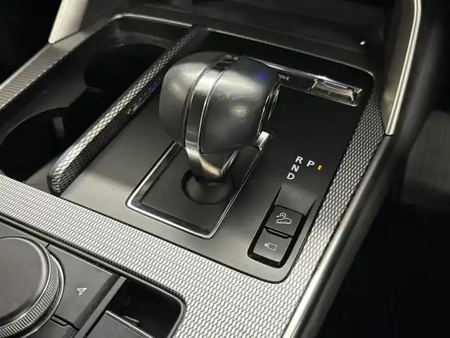 マツダ ＣＸ－６０ XD HV エクスクルーシブスポーツ 三重県 2022(令4)年 2万km ロジウムホワイトプレミアムメタリック ディーゼルターボ・マイルドハイブリッド/4WD/MTモード付8AT/12.3型ナビ/（AM/FM/USB/HDMI/CarPlay/AndroidAuto/Bluetooth/TV）/360ビュー・モニター/ドライブレコーダー前後/ビルトインETC/i-ACTIVSENSE/・スマートブレーキサポート/・レーダークルーズコントロール/・クルージング&トラフィックサポート/・ドライバー異常時対応システム/・ドライバーモニタリング/・レーンキープアシストシステム/・ブラインドスポットモニタリング/・クロストラフィックアラート（前後）/・標識認識/・パーキングセンサー（前後）/など/装備/・ナッパレザーシート（ピュアホワイト）/・シートヒーター（D/N/2nd）/・シートベンチレーション（D/N）/・パワーシート（Dメモリー付10way/N10way）/・電動チルト&テレスコステアリング/・ステアリングヒーター/・HUD/・AC100Vコンセント&USB充電ジャック&ワイヤレス充電/・LEDヘッドライト/・ダウンヒルアシストコントロール/・ハンズフリーパワーリフトゲート/・左右独立オートエアコン/・パドルシフト/・純正20inAW/・保/取/ナビ取/・スマートキーx1/など
