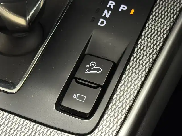 マツダ ＣＸ－６０ XD HV エクスクルーシブスポーツ 三重県 2022(令4)年 2万km ロジウムホワイトプレミアムメタリック ディーゼルターボ・マイルドハイブリッド/4WD/MTモード付8AT/12.3型ナビ/（AM/FM/USB/HDMI/CarPlay/AndroidAuto/Bluetooth/TV）/360ビュー・モニター/ドライブレコーダー前後/ビルトインETC/i-ACTIVSENSE/・スマートブレーキサポート/・レーダークルーズコントロール/・クルージング&トラフィックサポート/・ドライバー異常時対応システム/・ドライバーモニタリング/・レーンキープアシストシステム/・ブラインドスポットモニタリング/・クロストラフィックアラート（前後）/・標識認識/・パーキングセンサー（前後）/など/装備/・ナッパレザーシート（ピュアホワイト）/・シートヒーター（D/N/2nd）/・シートベンチレーション（D/N）/・パワーシート（Dメモリー付10way/N10way）/・電動チルト&テレスコステアリング/・ステアリングヒーター/・HUD/・AC100Vコンセント&USB充電ジャック&ワイヤレス充電/・LEDヘッドライト/・ダウンヒルアシストコントロール/・ハンズフリーパワーリフトゲート/・左右独立オートエアコン/・パドルシフト/・純正20inAW/・保/取/ナビ取/・スマートキーx1/など