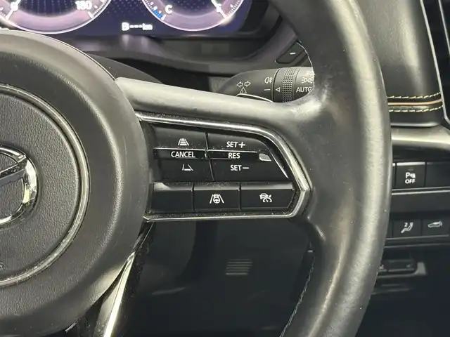 マツダ ＣＸ－６０ XD HV エクスクルーシブスポーツ 三重県 2022(令4)年 2万km ロジウムホワイトプレミアムメタリック ディーゼルターボ・マイルドハイブリッド/4WD/MTモード付8AT/12.3型ナビ/（AM/FM/USB/HDMI/CarPlay/AndroidAuto/Bluetooth/TV）/360ビュー・モニター/ドライブレコーダー前後/ビルトインETC/i-ACTIVSENSE/・スマートブレーキサポート/・レーダークルーズコントロール/・クルージング&トラフィックサポート/・ドライバー異常時対応システム/・ドライバーモニタリング/・レーンキープアシストシステム/・ブラインドスポットモニタリング/・クロストラフィックアラート（前後）/・標識認識/・パーキングセンサー（前後）/など/装備/・ナッパレザーシート（ピュアホワイト）/・シートヒーター（D/N/2nd）/・シートベンチレーション（D/N）/・パワーシート（Dメモリー付10way/N10way）/・電動チルト&テレスコステアリング/・ステアリングヒーター/・HUD/・AC100Vコンセント&USB充電ジャック&ワイヤレス充電/・LEDヘッドライト/・ダウンヒルアシストコントロール/・ハンズフリーパワーリフトゲート/・左右独立オートエアコン/・パドルシフト/・純正20inAW/・保/取/ナビ取/・スマートキーx1/など