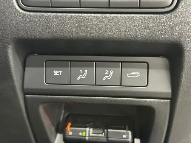 マツダ ＣＸ－６０ XD HV エクスクルーシブスポーツ 三重県 2022(令4)年 2万km ロジウムホワイトプレミアムメタリック ディーゼルターボ・マイルドハイブリッド/4WD/MTモード付8AT/12.3型ナビ/（AM/FM/USB/HDMI/CarPlay/AndroidAuto/Bluetooth/TV）/360ビュー・モニター/ドライブレコーダー前後/ビルトインETC/i-ACTIVSENSE/・スマートブレーキサポート/・レーダークルーズコントロール/・クルージング&トラフィックサポート/・ドライバー異常時対応システム/・ドライバーモニタリング/・レーンキープアシストシステム/・ブラインドスポットモニタリング/・クロストラフィックアラート（前後）/・標識認識/・パーキングセンサー（前後）/など/装備/・ナッパレザーシート（ピュアホワイト）/・シートヒーター（D/N/2nd）/・シートベンチレーション（D/N）/・パワーシート（Dメモリー付10way/N10way）/・電動チルト&テレスコステアリング/・ステアリングヒーター/・HUD/・AC100Vコンセント&USB充電ジャック&ワイヤレス充電/・LEDヘッドライト/・ダウンヒルアシストコントロール/・ハンズフリーパワーリフトゲート/・左右独立オートエアコン/・パドルシフト/・純正20inAW/・保/取/ナビ取/・スマートキーx1/など