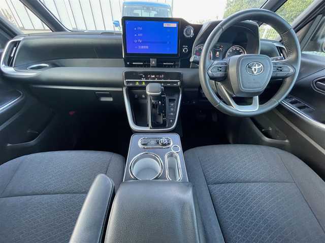 トヨタ ヴォクシー S－G 大阪府 2023(令5)年 2.4万km アティチュードブラックマイカ バックカメラ /Bluetooth /追従型クルーズコントロール /ディスプレイオーディオ　/片側電動パワースライドドア　/ETC2.0　/ミュージックプレーヤー　/MTモード付きAT　/CD/DVD再生機能付き　/プッシュスタート