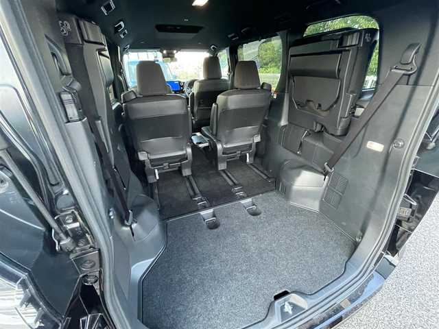 トヨタ ヴォクシー S－G 大阪府 2023(令5)年 2.4万km アティチュードブラックマイカ バックカメラ /Bluetooth /追従型クルーズコントロール /ディスプレイオーディオ　/片側電動パワースライドドア　/ETC2.0　/ミュージックプレーヤー　/MTモード付きAT　/CD/DVD再生機能付き　/プッシュスタート